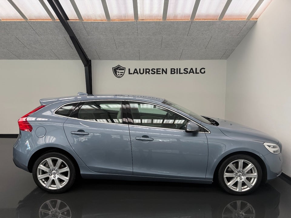 Volvo V40 2,0 T4 190 Inscription aut. 5d