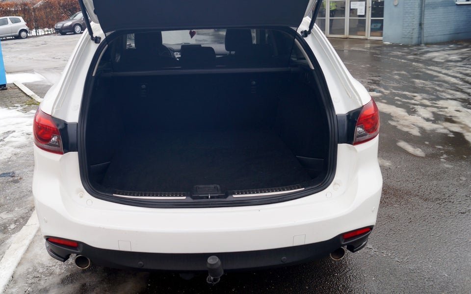 Mazda 6 2,2 SkyActiv-D 150 Core Business stc. 5d