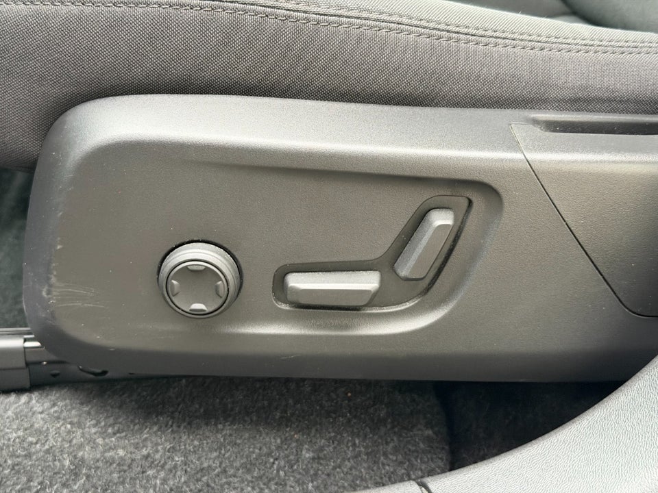 Volvo XC40 ReCharge Extended Range Plus 5d