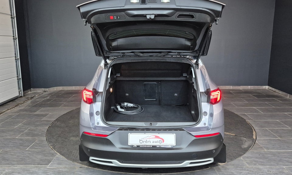 Opel Grandland X 1,6 Hybrid4 Impress aut. 5d