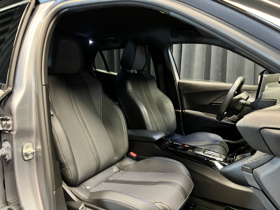 Peugeot e-2008 50 GT 5d