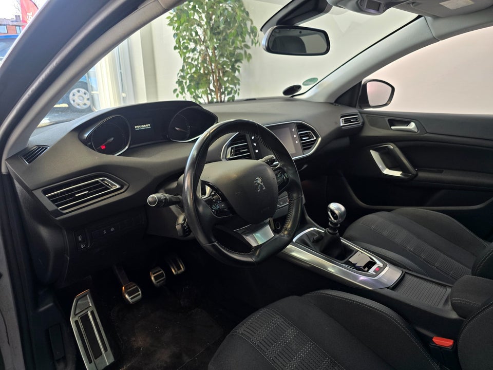 Peugeot 308 1,5 BlueHDi 130 Prestige SW 5d