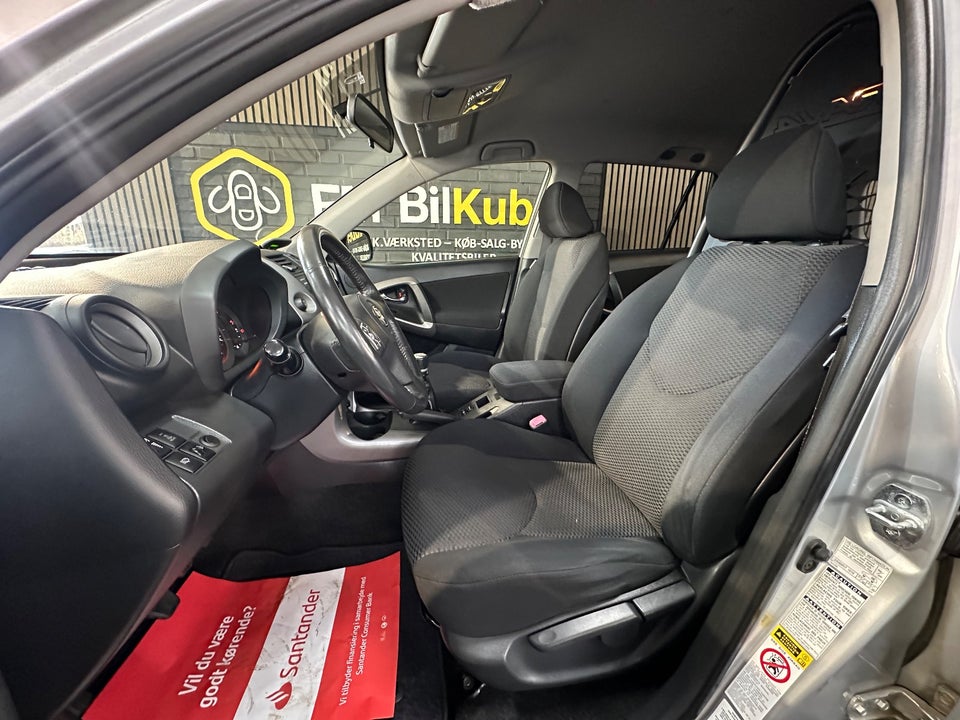 Toyota RAV4 2,2 D-4D 136 4x4 Van 5d