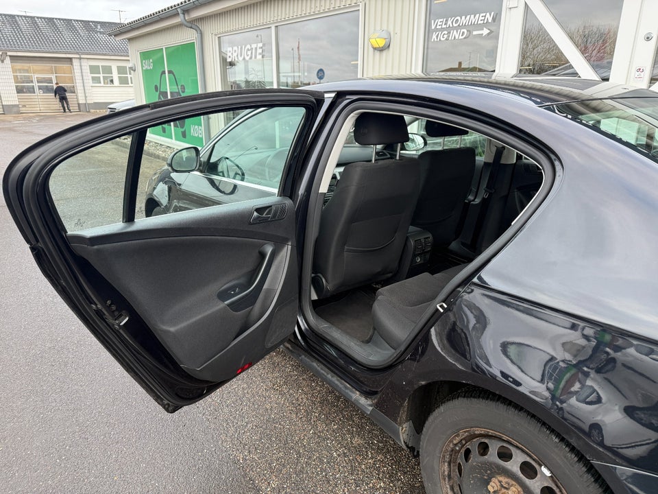 VW Passat 1,6 TDi 105 BlueMotion 4d