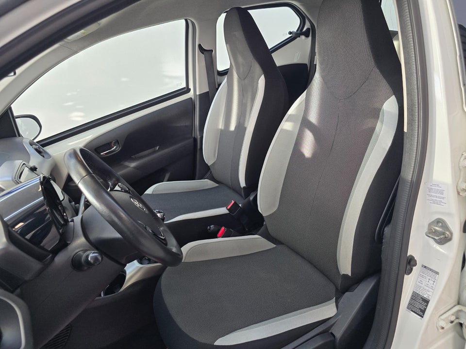 Toyota Aygo 1,0 VVT-i x-play 5d