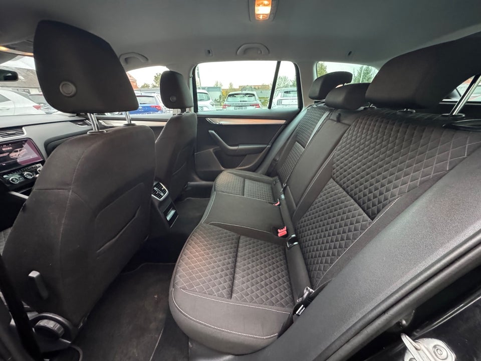 Skoda Octavia 1,6 TDi 115 Drive Combi DSG 5d