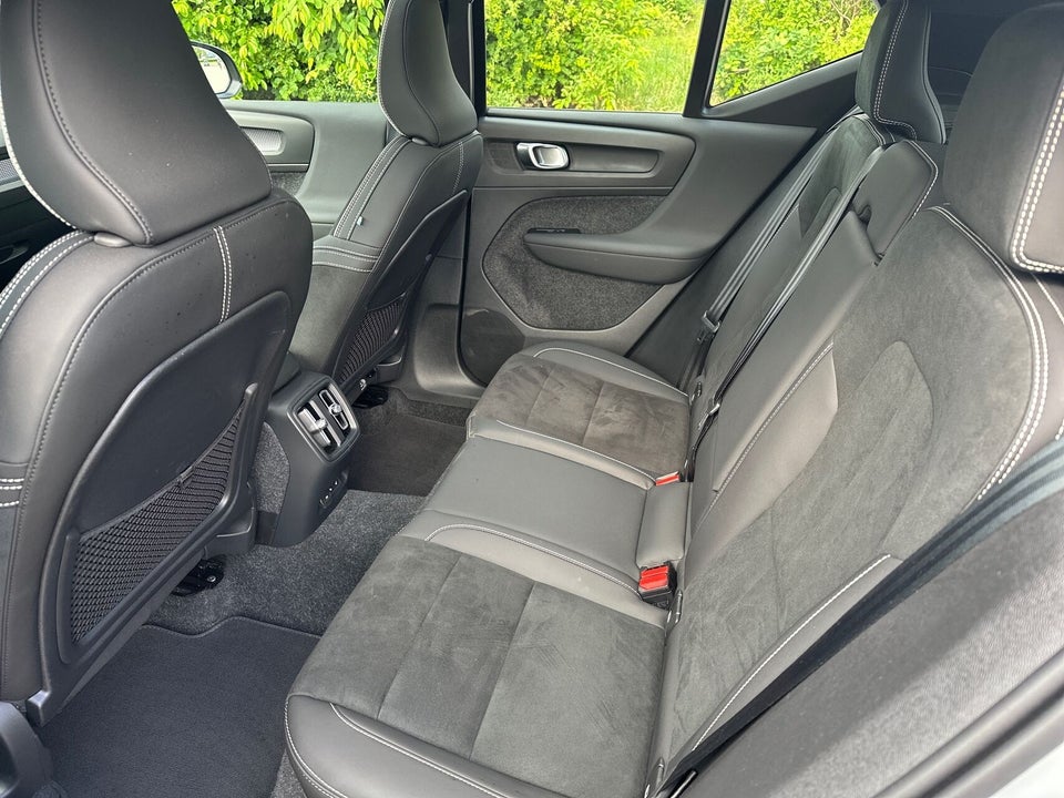 Volvo EX40 Extended Range Black Edition Excess 5d