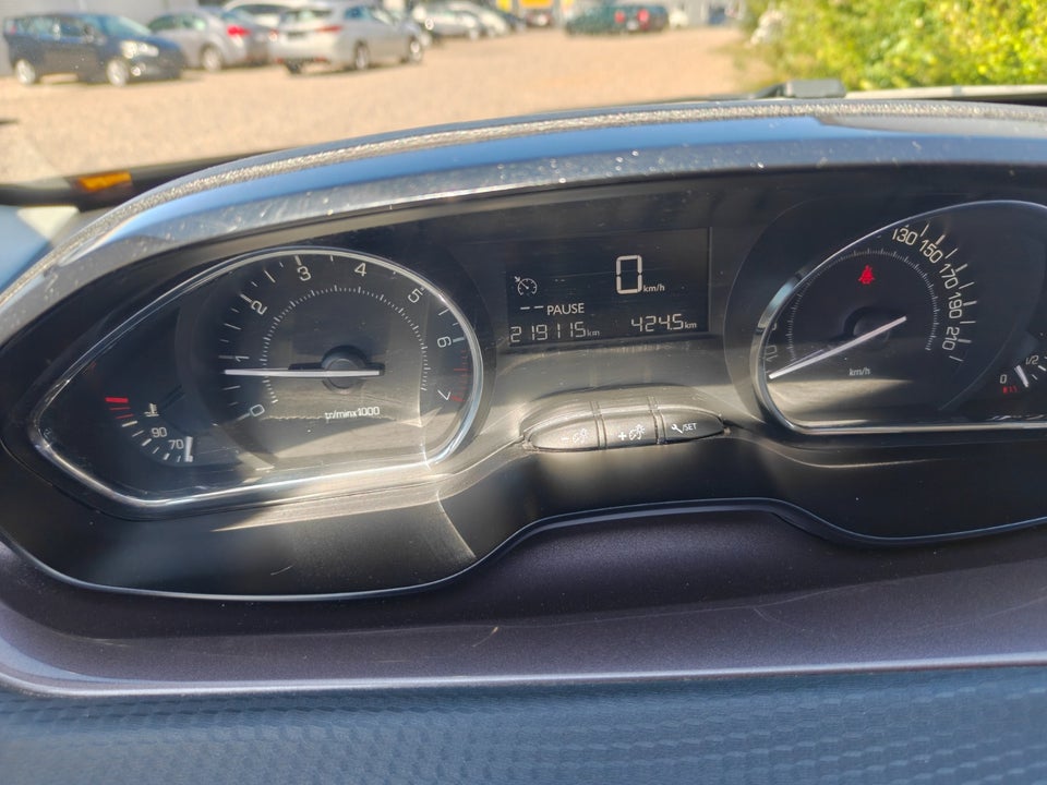 Peugeot 2008 1,2 VTi 82 Allure 5d