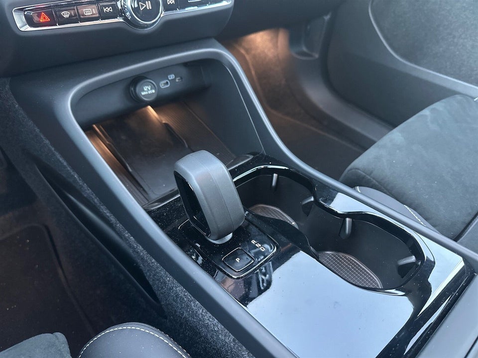 Volvo EX40 Extended Range Black Edition 5d