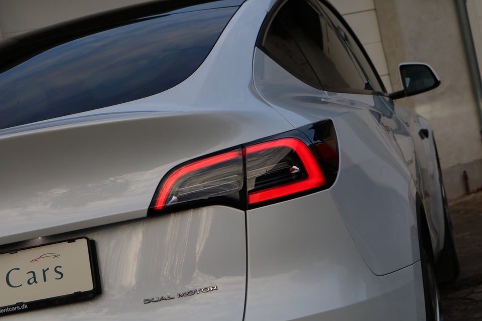 Tesla Model Y Long Range AWD 5d