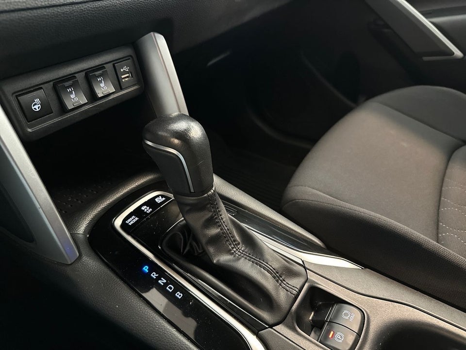 Toyota Corolla Cross 2,0 Hybrid Active CVT 5d