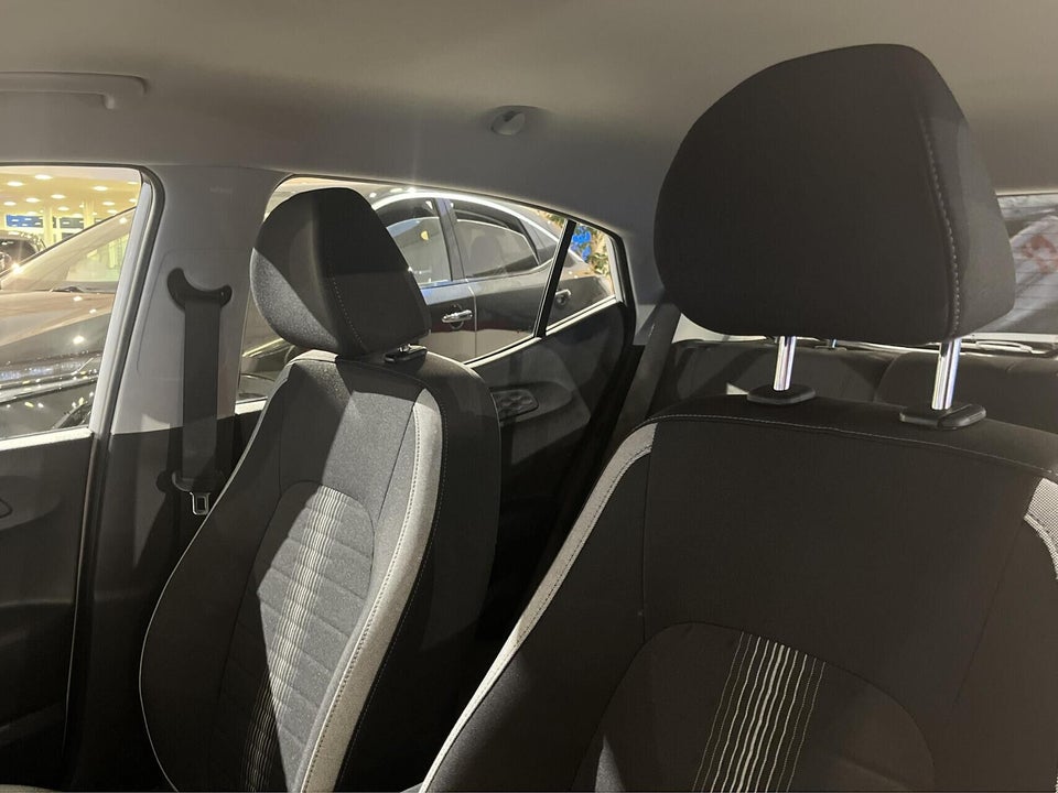 Hyundai i10 1,0 MPi Essential 5d