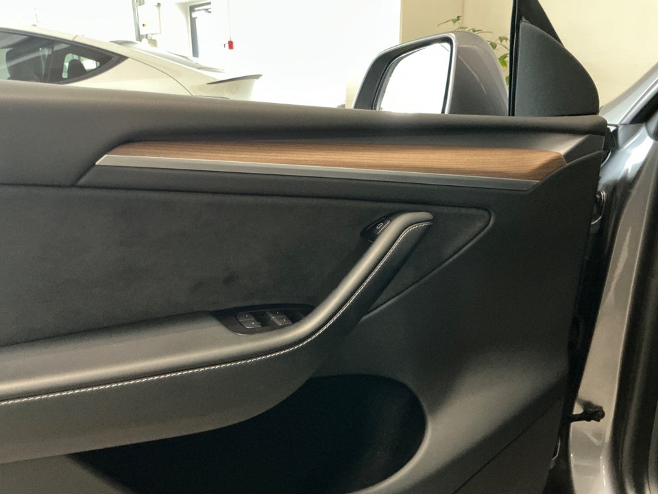 Tesla Model Y Long Range AWD 5d