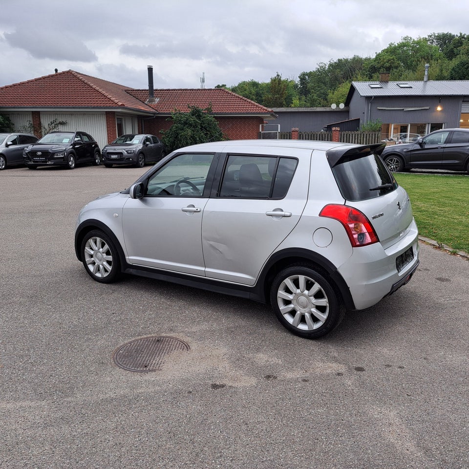 Suzuki Swift 1,3 DDiS GLX 3d