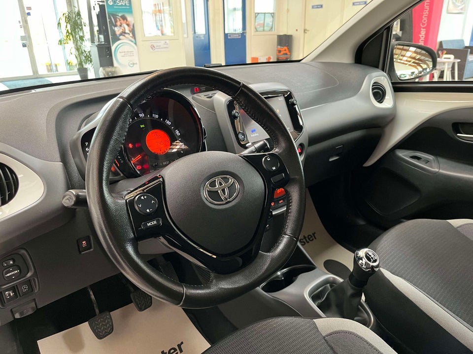 Toyota Aygo 1,0 VVT-i x-press 5d