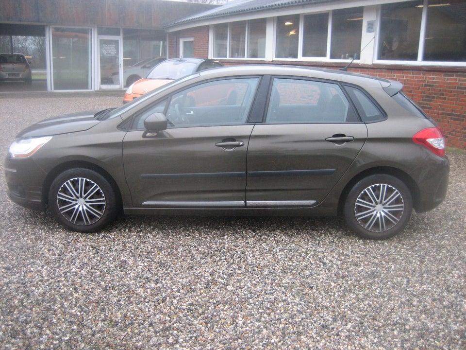 Citroën C4 1,4 VTi Attraction 5d