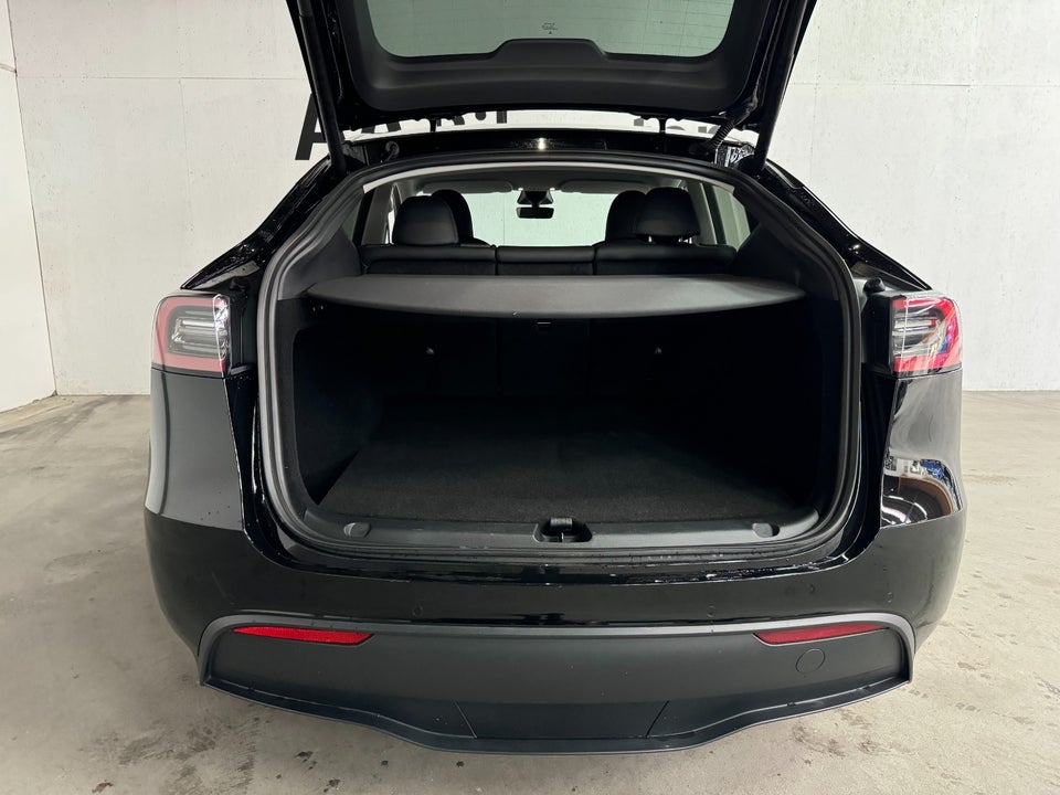 Tesla Model Y Long Range AWD 5d