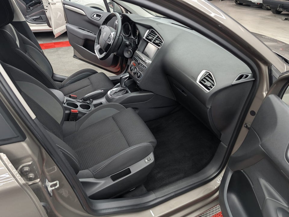 Citroën C4 1,6 BlueHDi 120 Challenge EAT6 5d