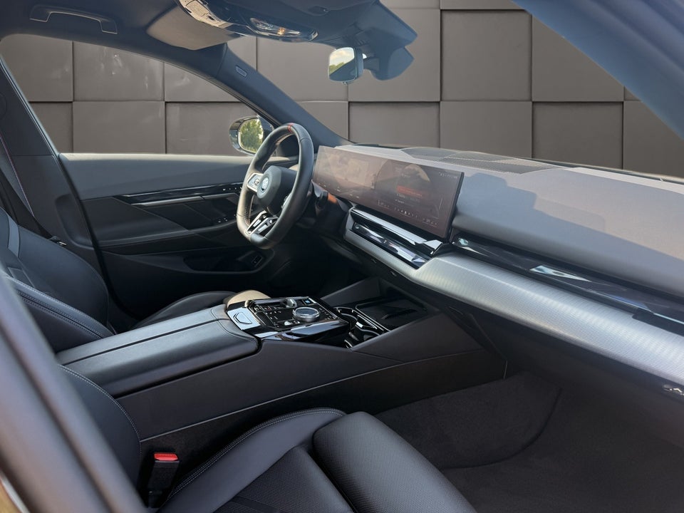 BMW i5 M60 M-Sport xDrive 4d