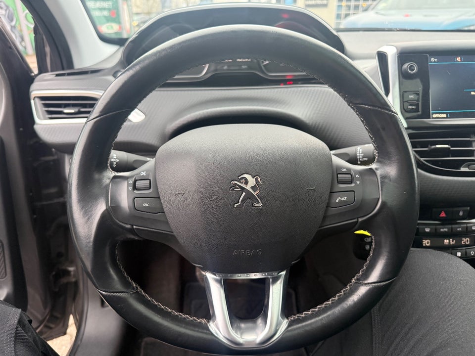 Peugeot 208 1,2 PureTech 82 Allure Sky 5d