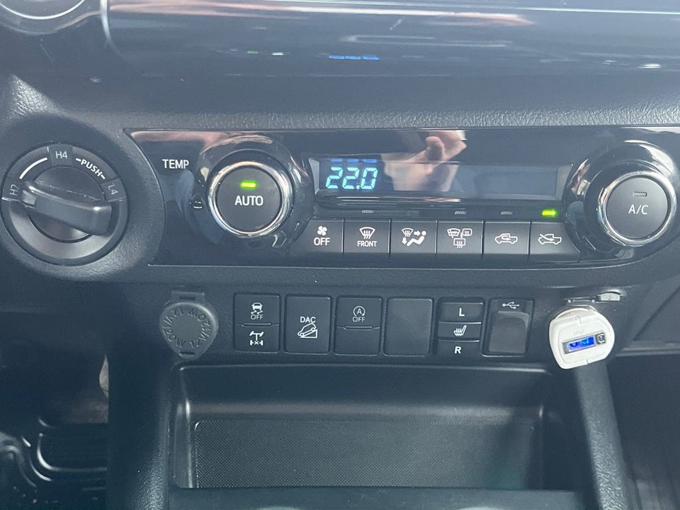 Toyota HiLux 2,8 D T3 Ex.Kab aut. 4d