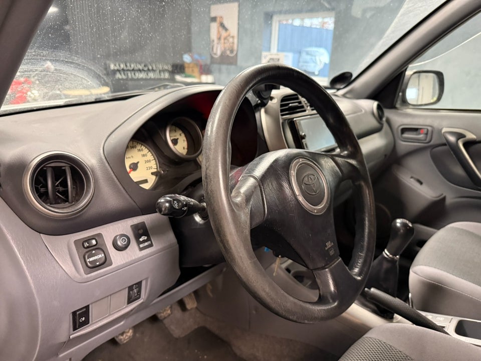 Toyota RAV4 2,0 VVT-i 4x4 5d