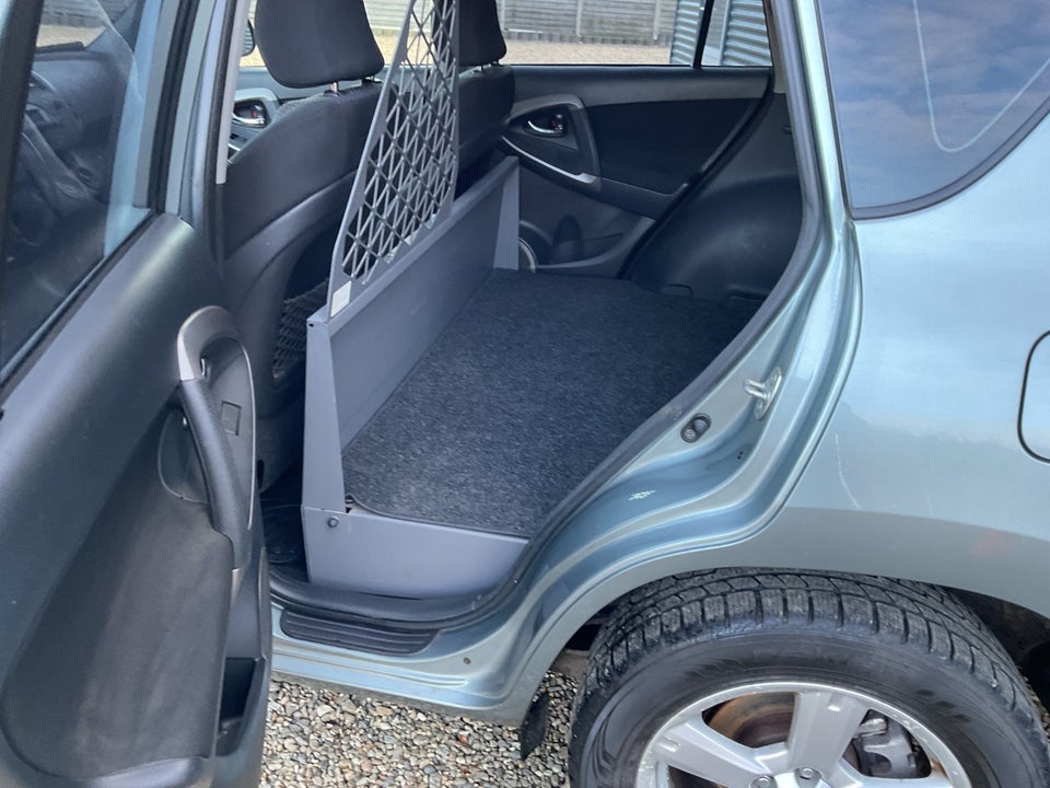 Toyota RAV4 2,2 D-4D 136 4x4 Van 5d