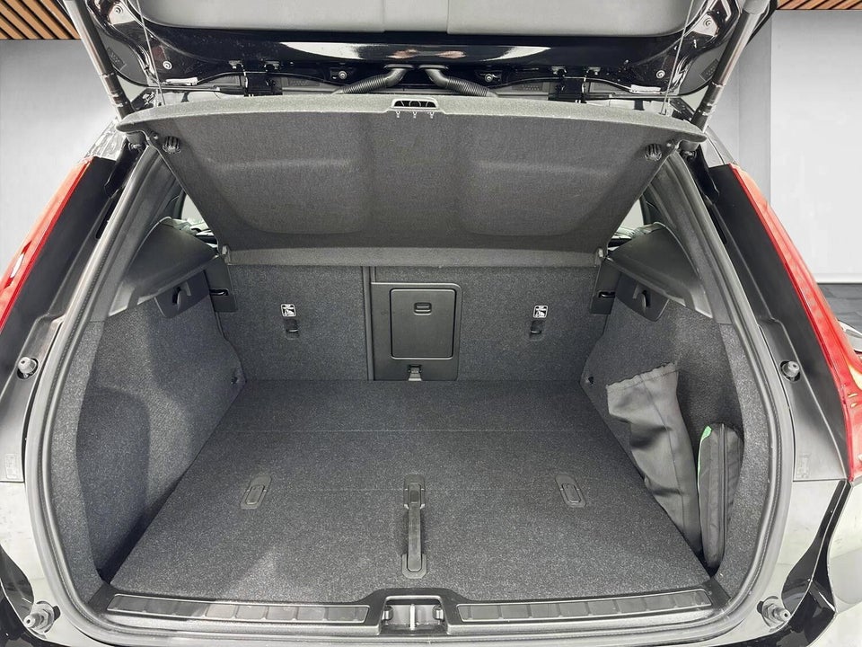 Volvo EX40 Twin Black Edition 5d