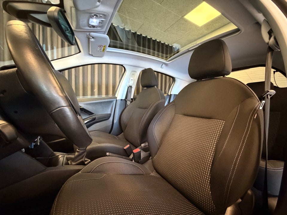 Peugeot 208 1,6 BlueHDi 100 Desire Sky 5d