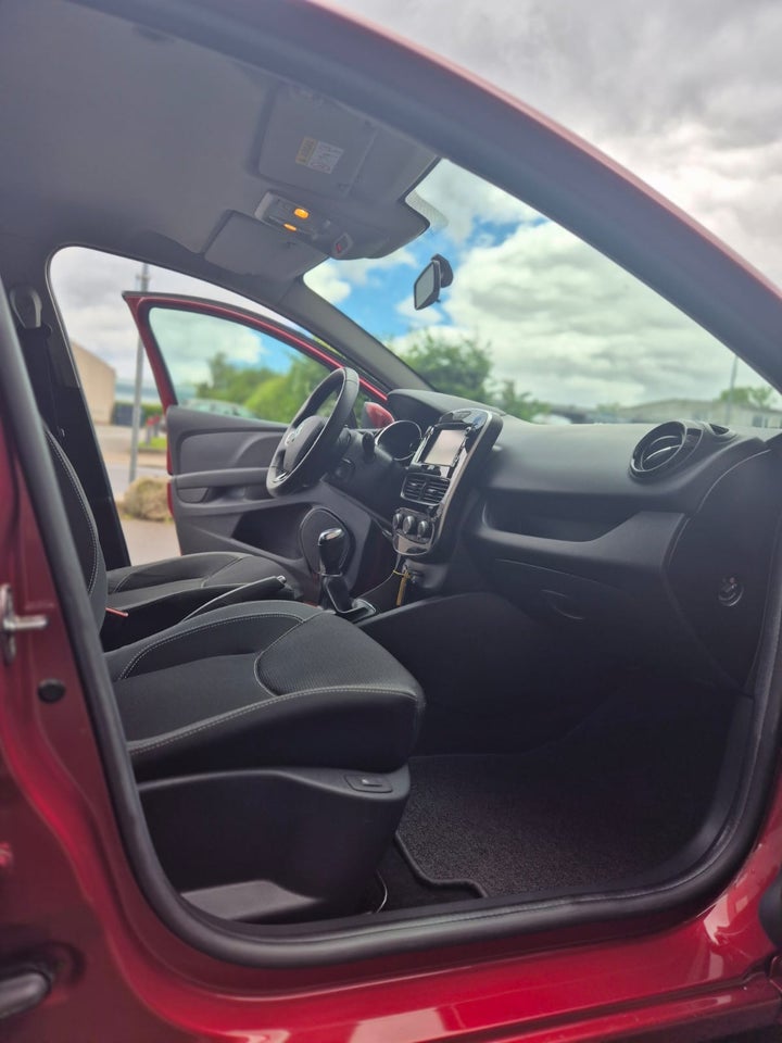 Renault Clio IV 1,5 dCi 90 Limited Sport Tourer 5d