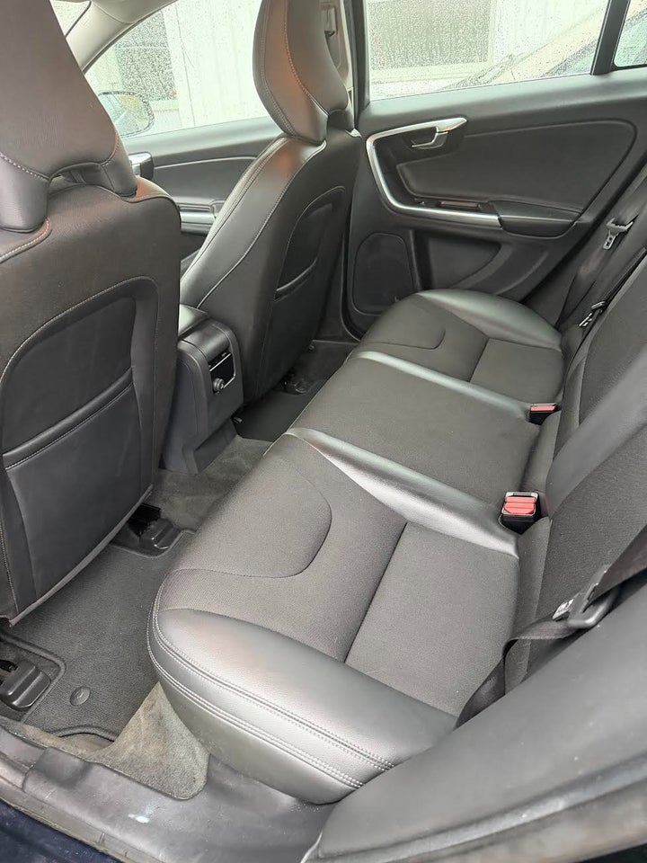 Volvo V60 2,0 D4 190 Momentum 5d