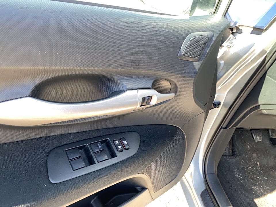 Toyota Auris 1,6 Terra 5d