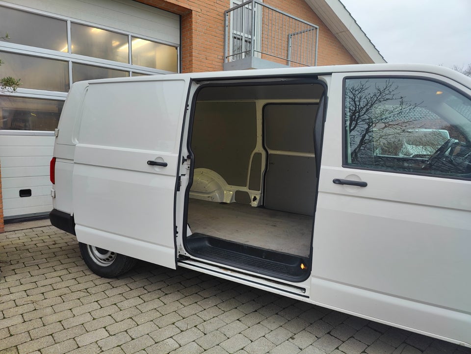 VW Transporter 2,0 TDi 150 Kassevogn DSG lang