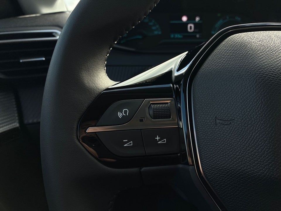 Peugeot e-208 50 Allure 5d