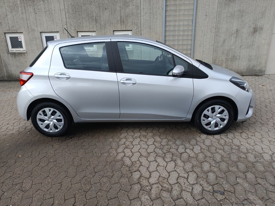 Toyota Yaris 1,0 VVT-i T2 5d