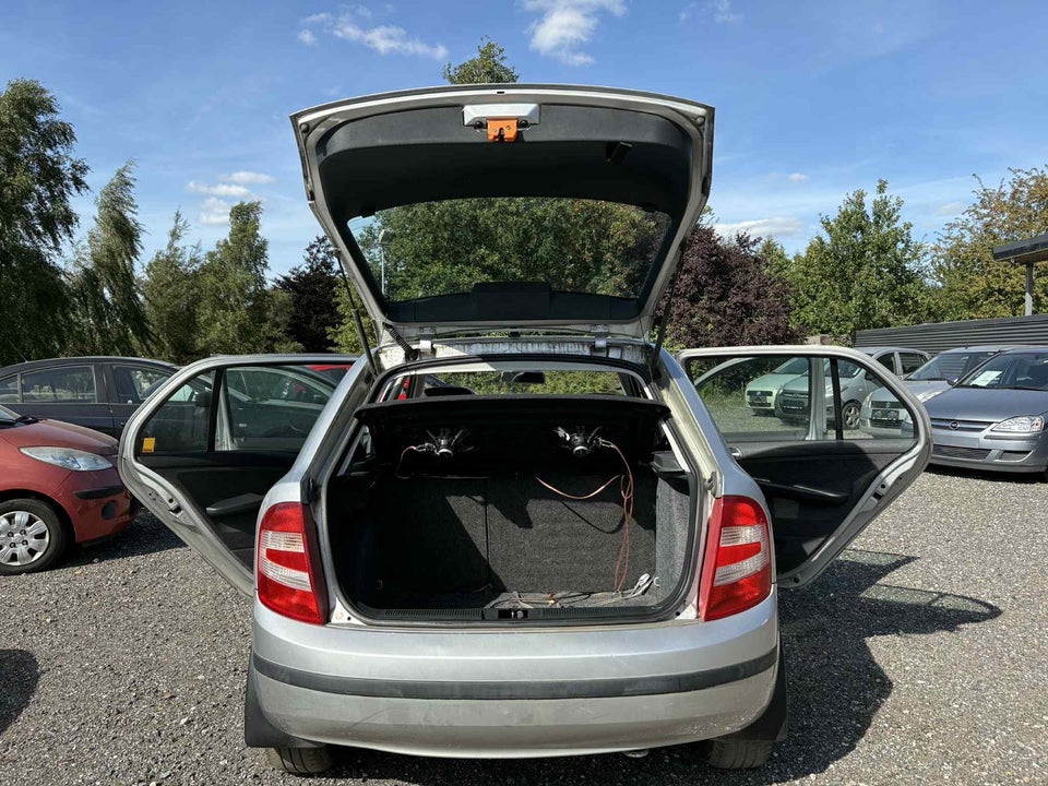 Skoda Fabia 1,4 16V 75 Ambiente Combi 5d