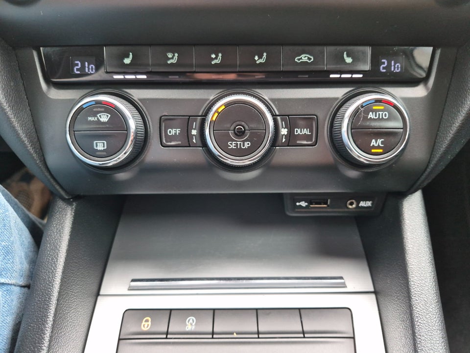 Skoda Octavia 1,6 TDi 105 Elegance Combi DSG 5d
