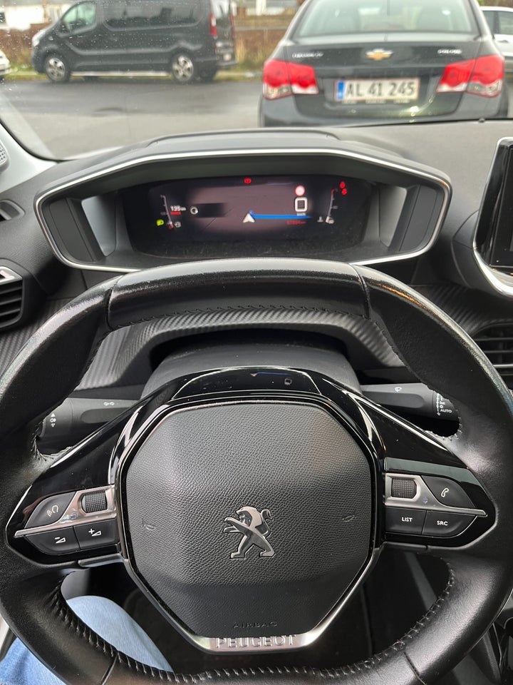 Peugeot 208 1,2 PureTech 100 Allure Sky 5d