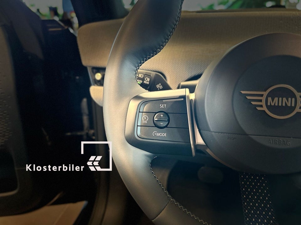 MINI Cooper SE Favoured Trim XL 3d