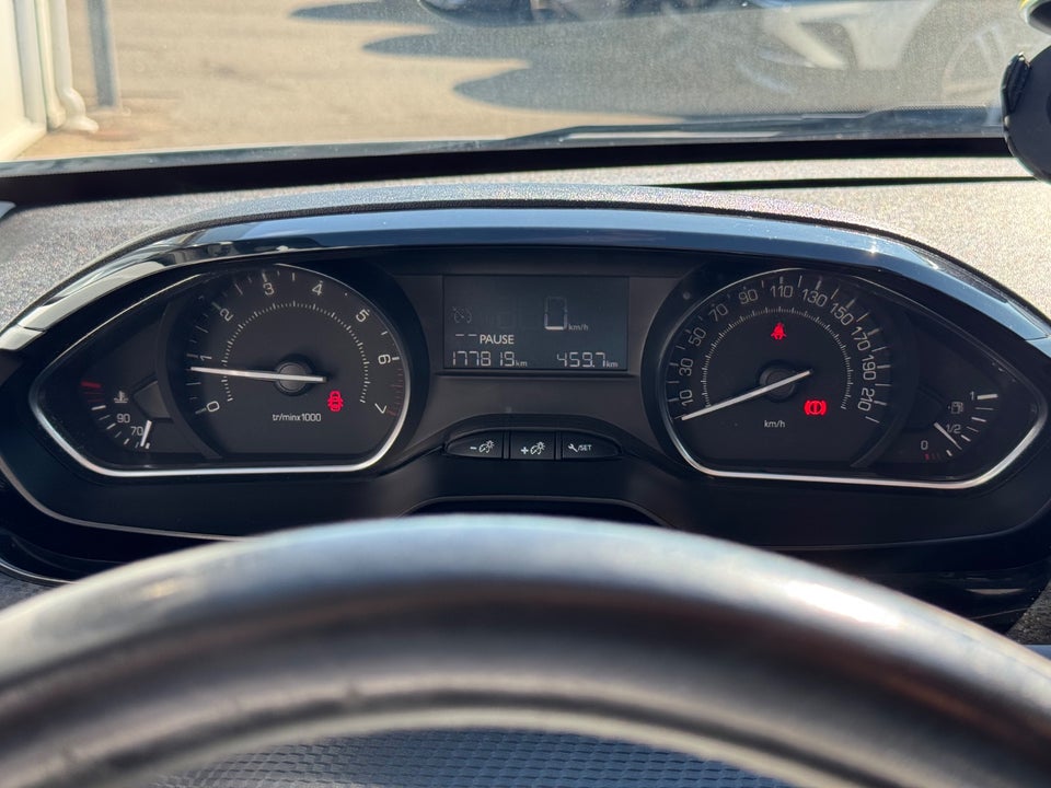 Peugeot 208 1,2 VTi 82 Allure 5d