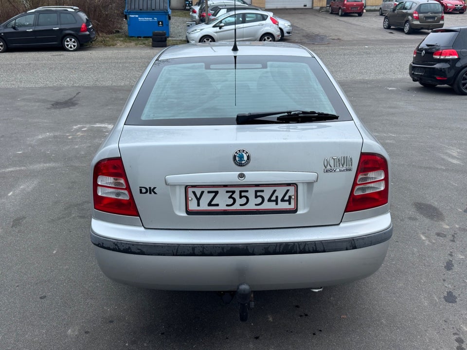 Skoda Octavia 1,8 T Elegance Combi 5d