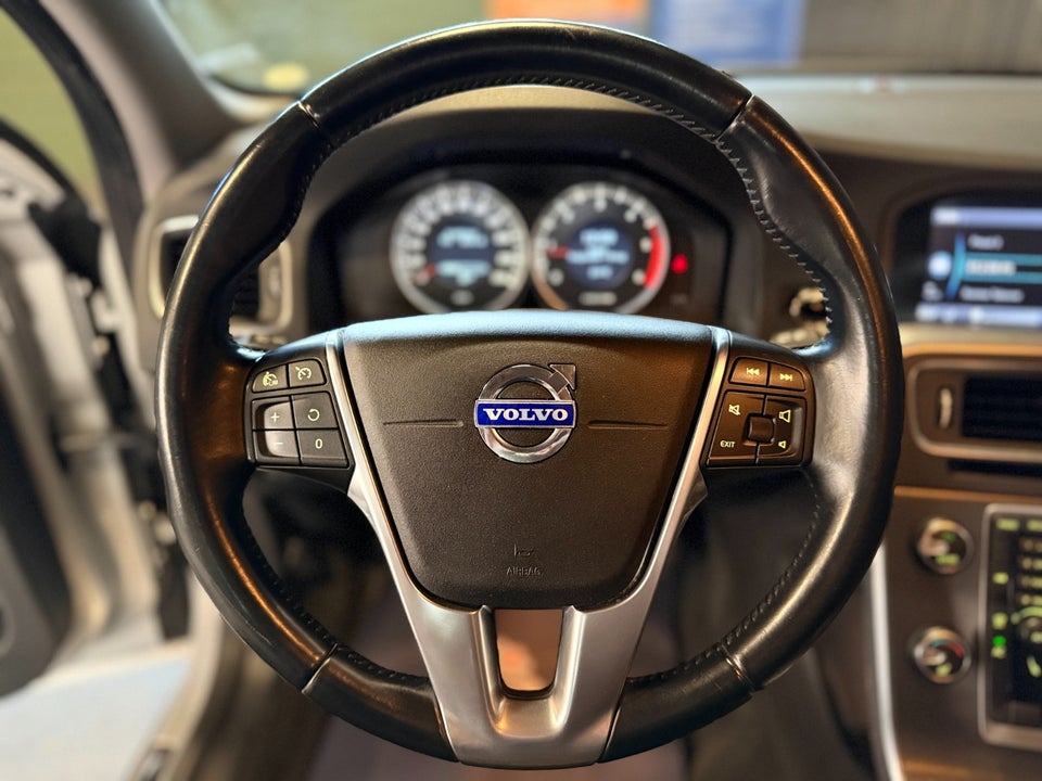 Volvo V60 2,0 D3 136 Momentum 5d