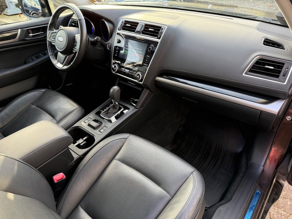 Subaru Outback 2,5 Summit CVT 5d