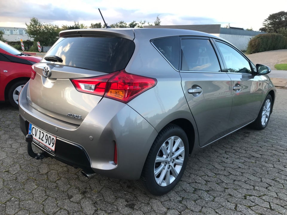 Toyota Auris 1,6 T2+ 5d