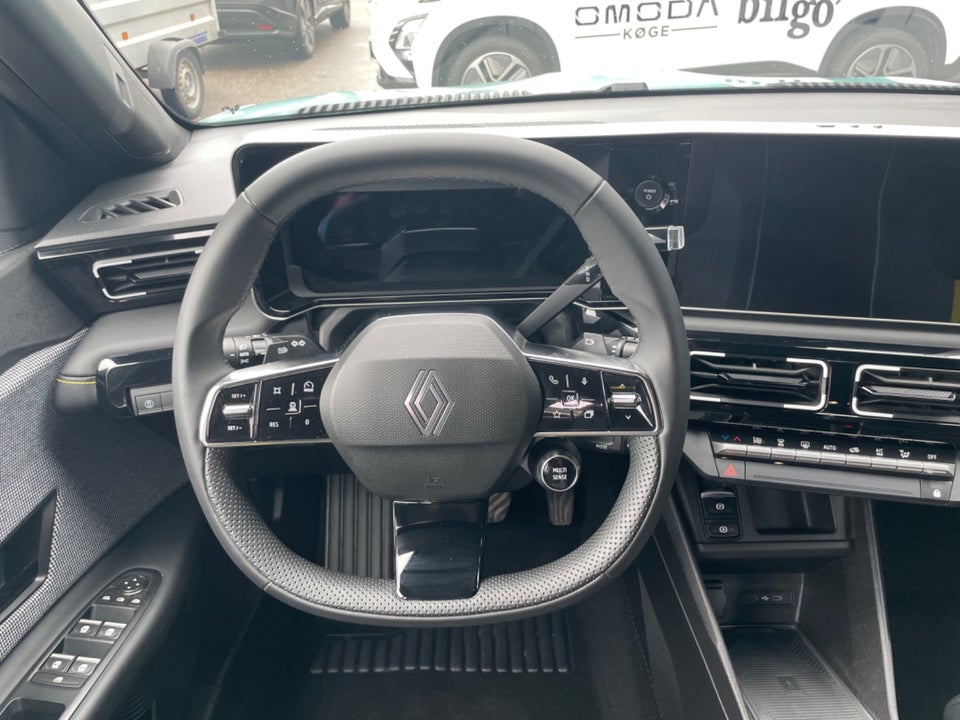 Renault 4 E-Tech 52 Iconic 5d