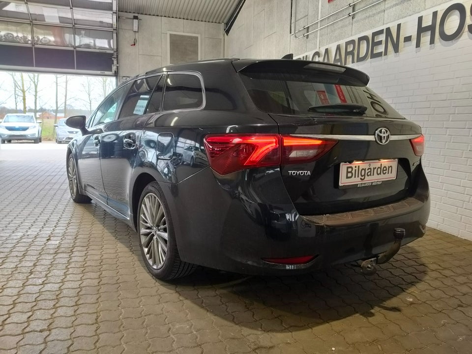 Toyota Avensis 1,8 VVT-i T1 Touring Sports 5d