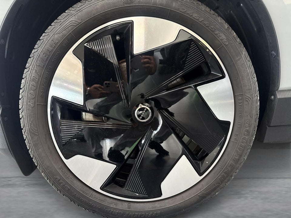 Volvo EX30 Extended Range Plus 5d