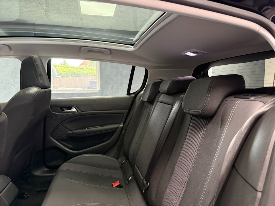 Peugeot 308 1,5 BlueHDi 130 Allure Sky 5d