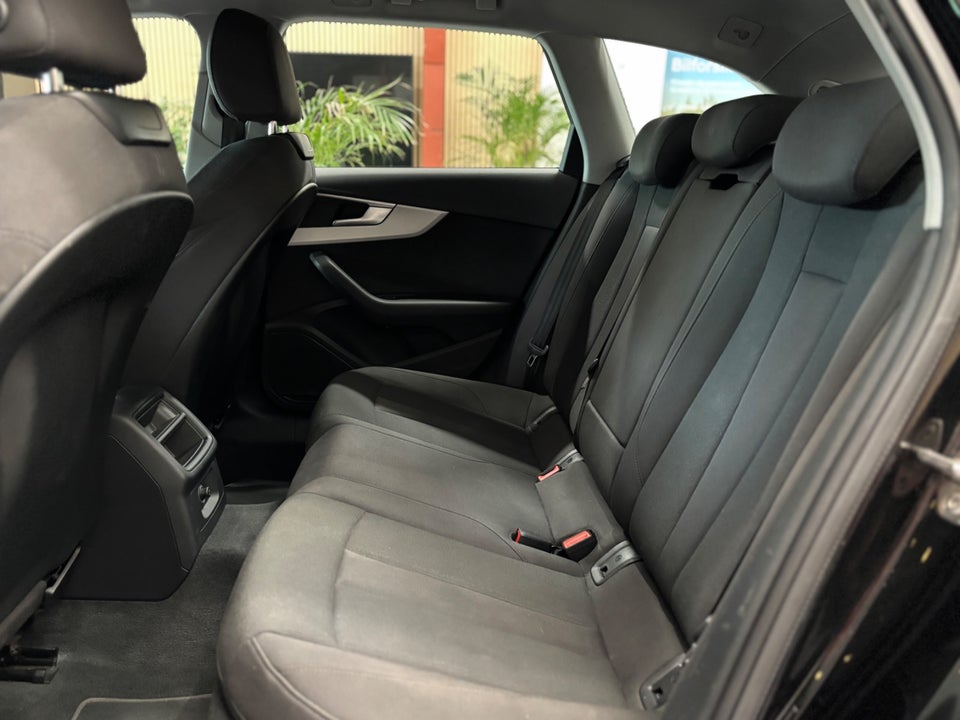 Audi A4 35 TFSi Prestige Avant S-tr. 5d