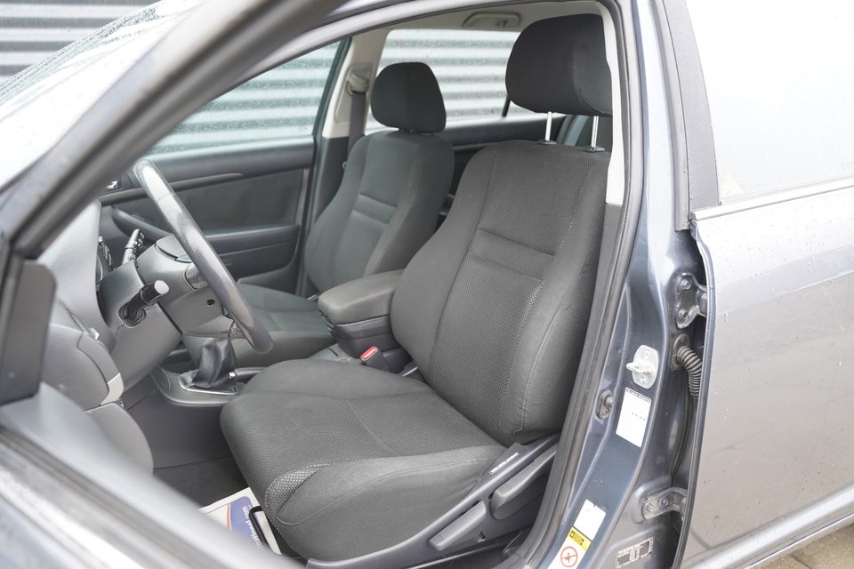 Toyota Avensis 1,8 VVT-i Elegance stc. 5d